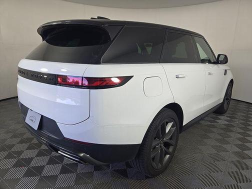 Fuji White 2024 Land Rover Range Rover Sport SE