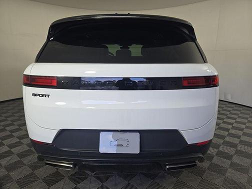 Fuji White 2024 Land Rover Range Rover Sport SE
