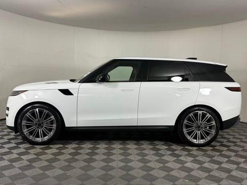 2026 Land Rover Range Rover Sport SE