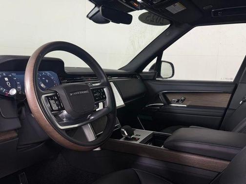 2025 Land Rover Range Rover P530 SE 7 Seat