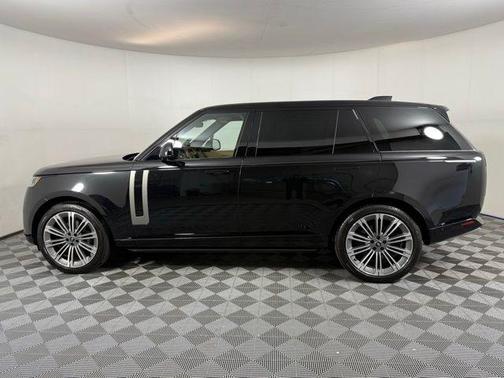 2025 Land Rover Range Rover P530 SE 7 Seat