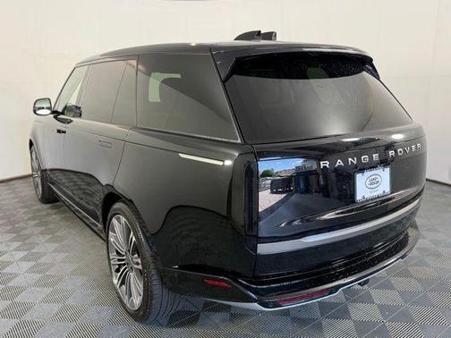 2025 Land Rover Range Rover P530 SE 7 Seat