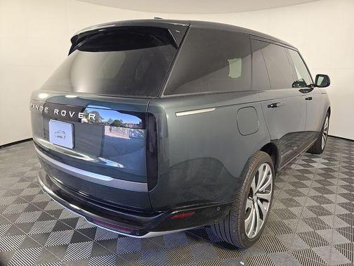 Belgravia Green 2025 Land Rover Range Rover P400 SE 7 Seat
