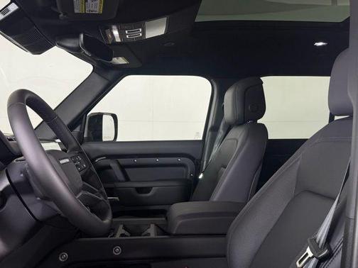 2026 Land Rover Defender 110 X-Dynamic SE