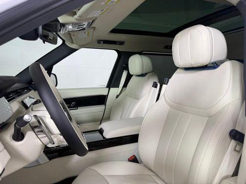 2026 Land Rover Range Rover P530 SE 7 Seat