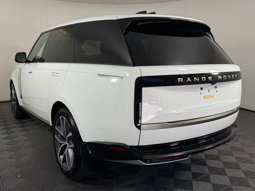 2025 Land Rover Range Rover P530 SE