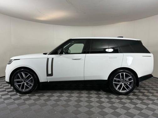 2025 Land Rover Range Rover P530 SE