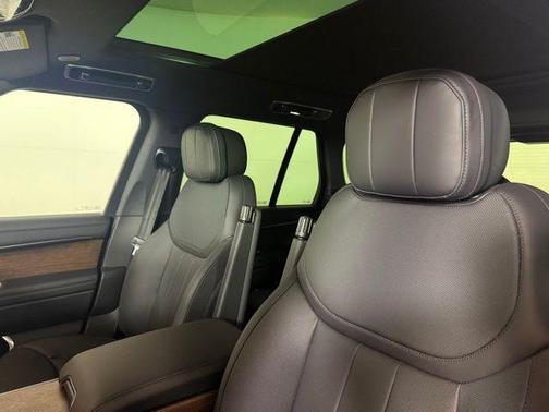 2025 Land Rover Range Rover P550e SE