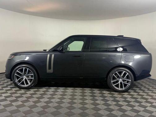 2025 Land Rover Range Rover P550e SE