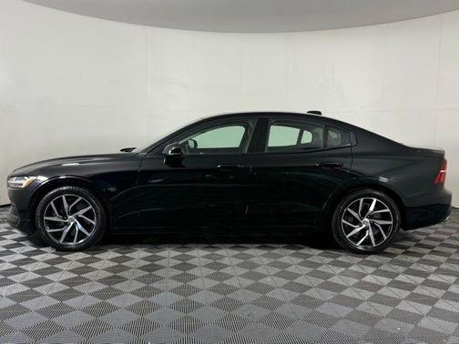 2020 Volvo S60 T6 Momentum
