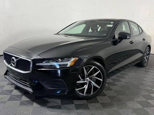 2020 Volvo S60 T6 Momentum