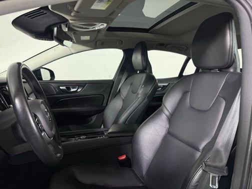 2020 Volvo S60 T6 Momentum