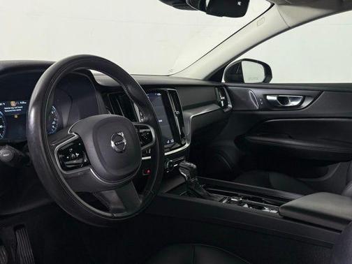 2020 Volvo S60 T6 Momentum