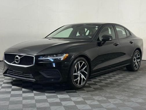 2020 Volvo S60 T6 Momentum