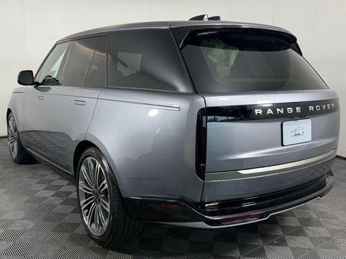 2026 Land Rover Range Rover SE