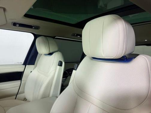 2025 Land Rover Range Rover P530 SE 7 Seat