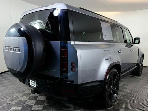 2024 Land Rover Defender P400 X-Dynamic SE