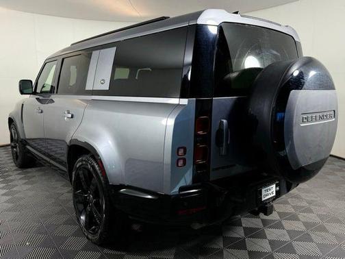 2024 Land Rover Defender P400 X-Dynamic SE