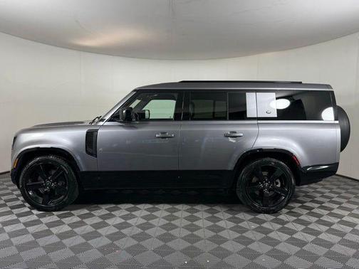 2024 Land Rover Defender P400 X-Dynamic SE