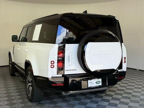 2025 Land Rover Defender P400 X-Dynamic SE