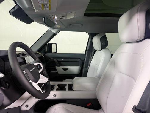2025 Land Rover Defender P400 X-Dynamic SE