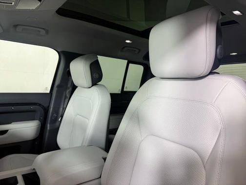 2025 Land Rover Defender P400 X-Dynamic SE