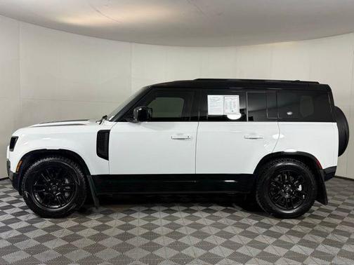 2024 Land Rover Defender P400 X-Dynamic SE