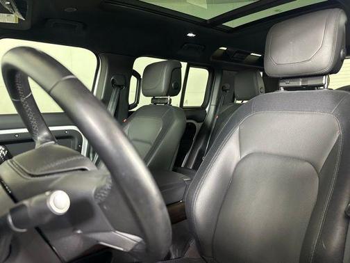 2024 Land Rover Defender P400 X-Dynamic SE