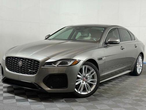 2022 Jaguar XF SE