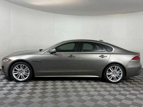 2022 Jaguar XF SE