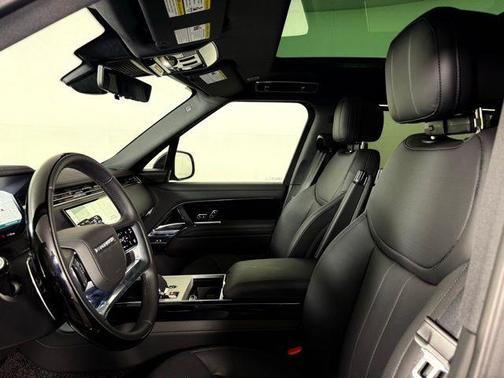 2025 Land Rover Range Rover P530 SE 7 Seat