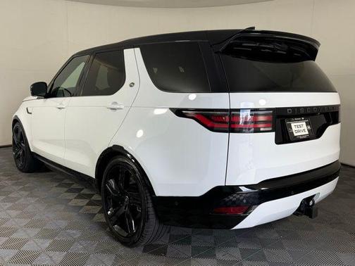 2025 Land Rover Discovery P360 Dynamic SE