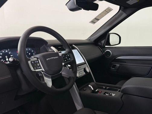 2025 Land Rover Discovery P360 Dynamic SE
