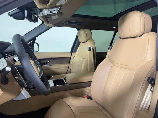 2025 Land Rover Range Rover P400 SE
