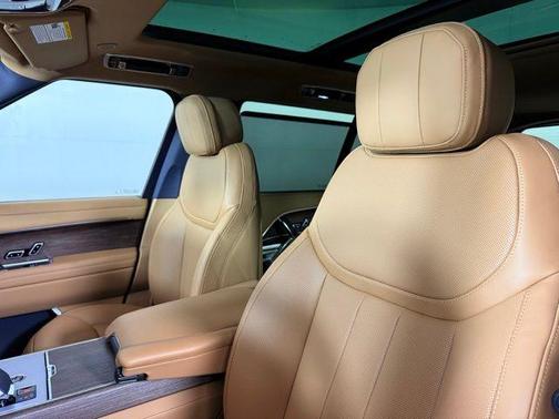 2025 Land Rover Range Rover P530 SE 7 Seat