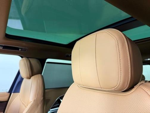 2025 Land Rover Range Rover P530 SE 7 Seat