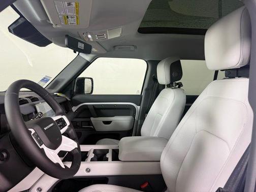 2025 Land Rover Defender P400 X-Dynamic SE