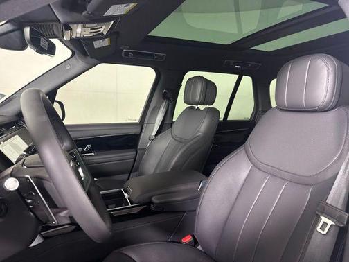 2025 Land Rover Range Rover P530 SE