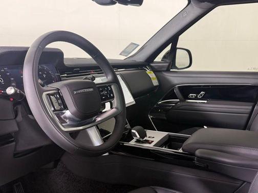 2025 Land Rover Range Rover P530 SE