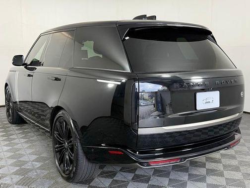 2025 Land Rover Range Rover P615 SV
