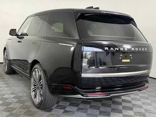 2025 Land Rover Range Rover P400 SE