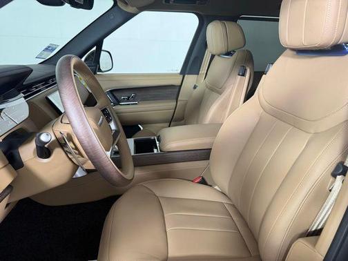 2025 Land Rover Range Rover P400 SE 7 Seat