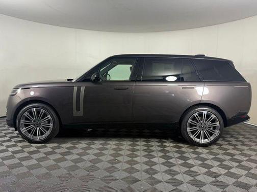 2025 Land Rover Range Rover P400 SE 7 Seat