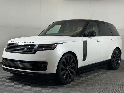 2025 Land Rover Range Rover P615 SV