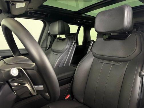 2025 Land Rover Range Rover P615 SV