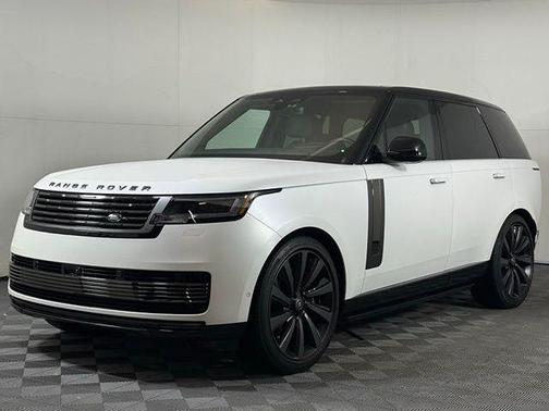 2025 Land Rover Range Rover P615 SV