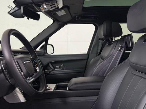 2025 Land Rover Range Rover P615 SV