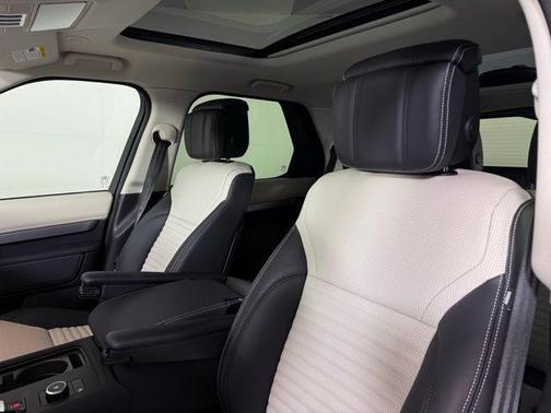 2025 Land Rover Discovery P300 Dynamic SE