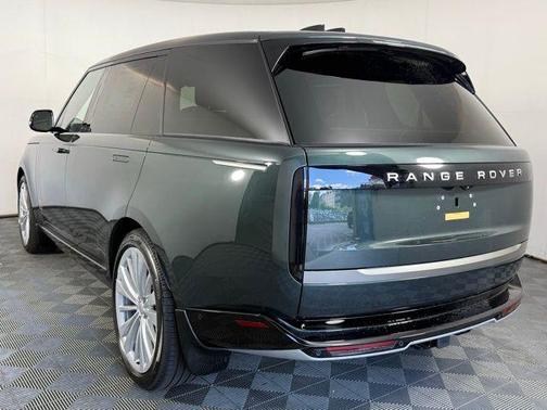 2025 Land Rover Range Rover P400 SE 7 Seat