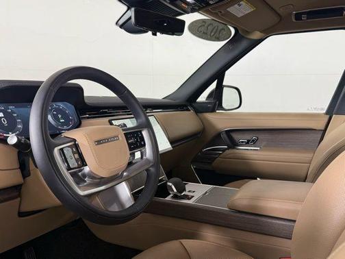 2025 Land Rover Range Rover P550e SE